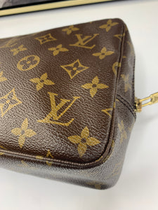 Louis Vuitton Trousse 23