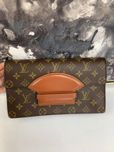 Louis Vuitton Chaillot Clutch