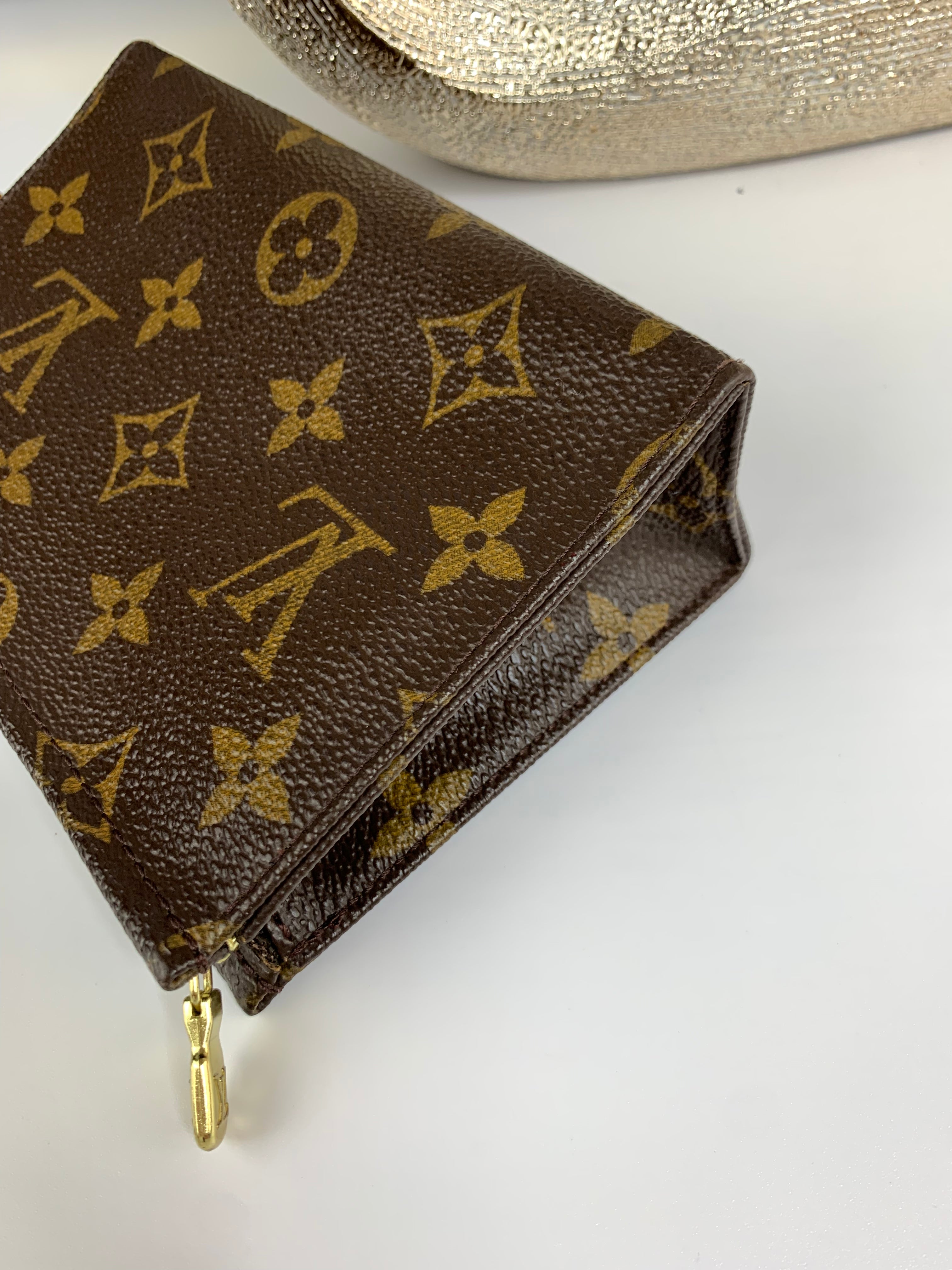 Louis Vuitton Toiletry 15