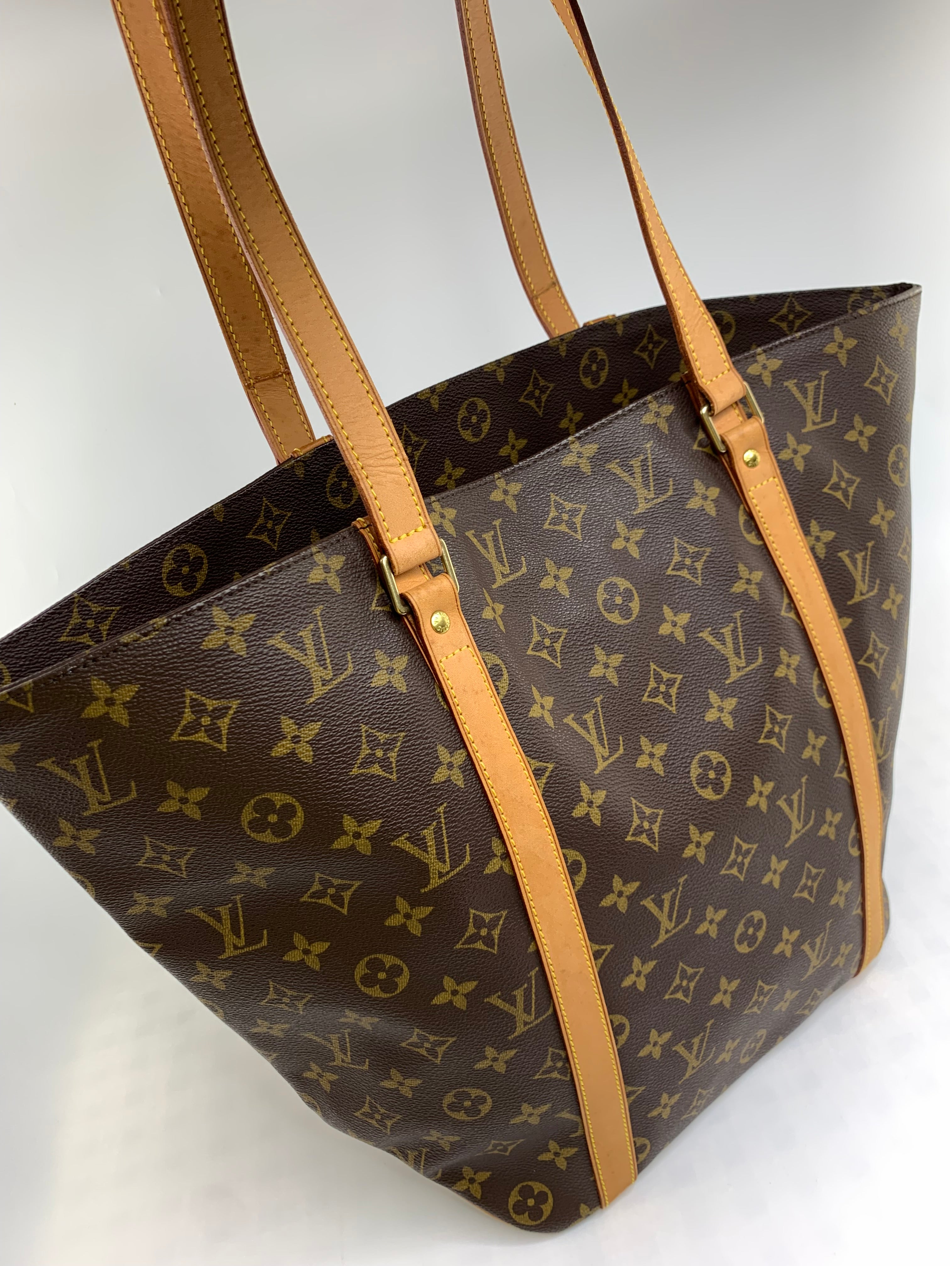 Louis Vuitton Sac Shopper  Tote