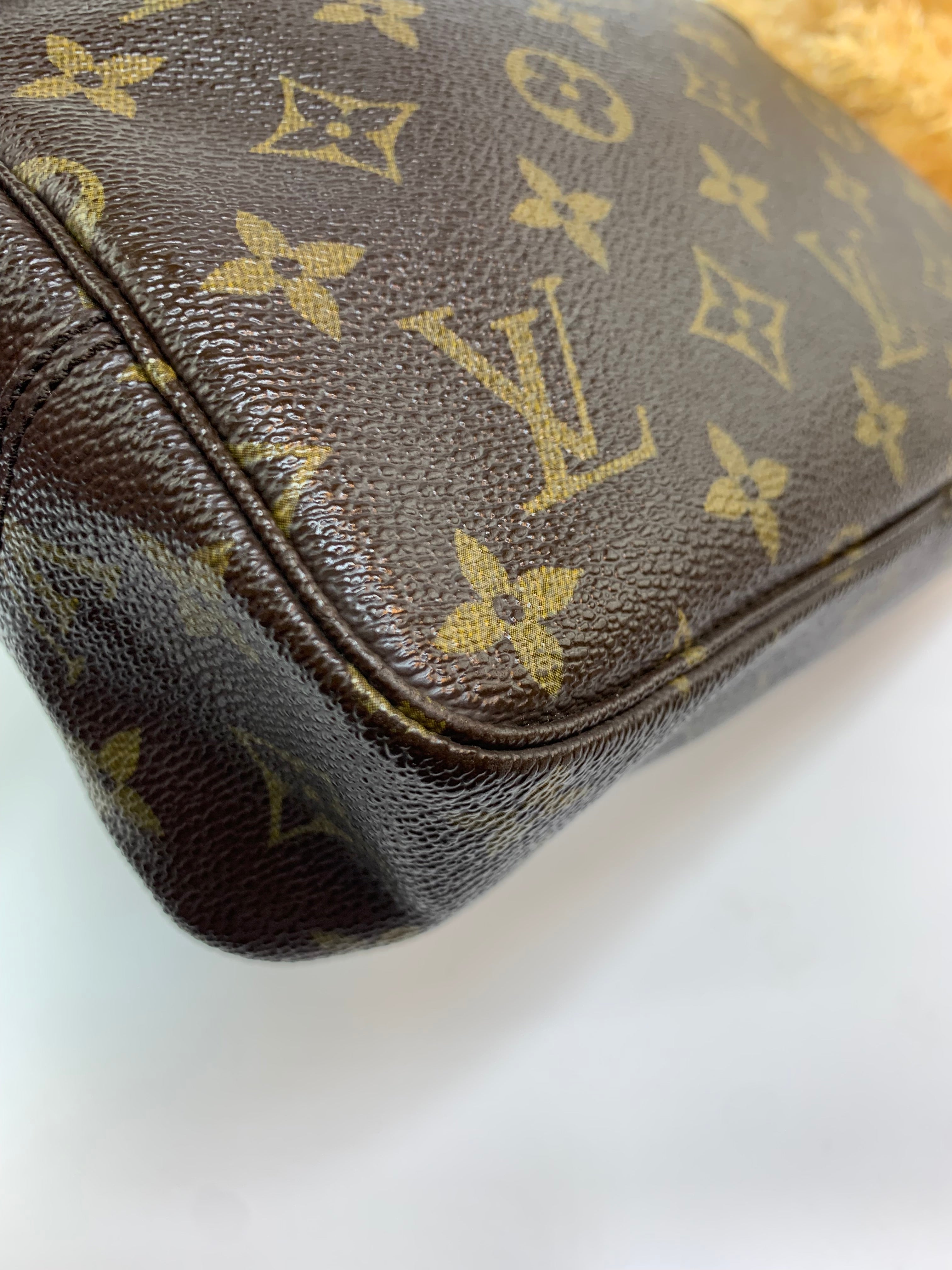 Louis Vuitton Trousse 23
