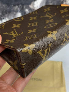 Louis Vuitton Toiletry 15