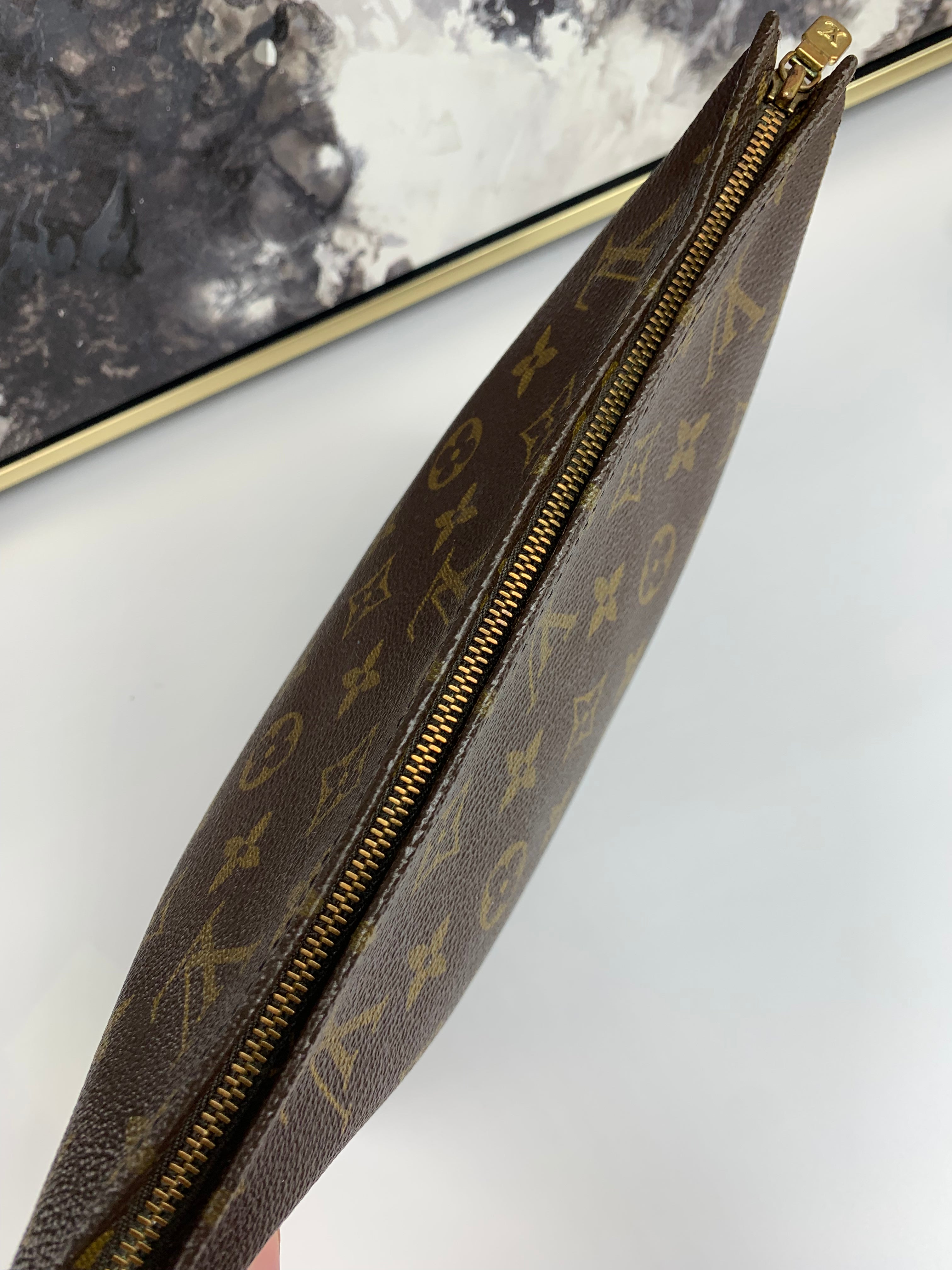 Louis Vuitton Toiletry 26