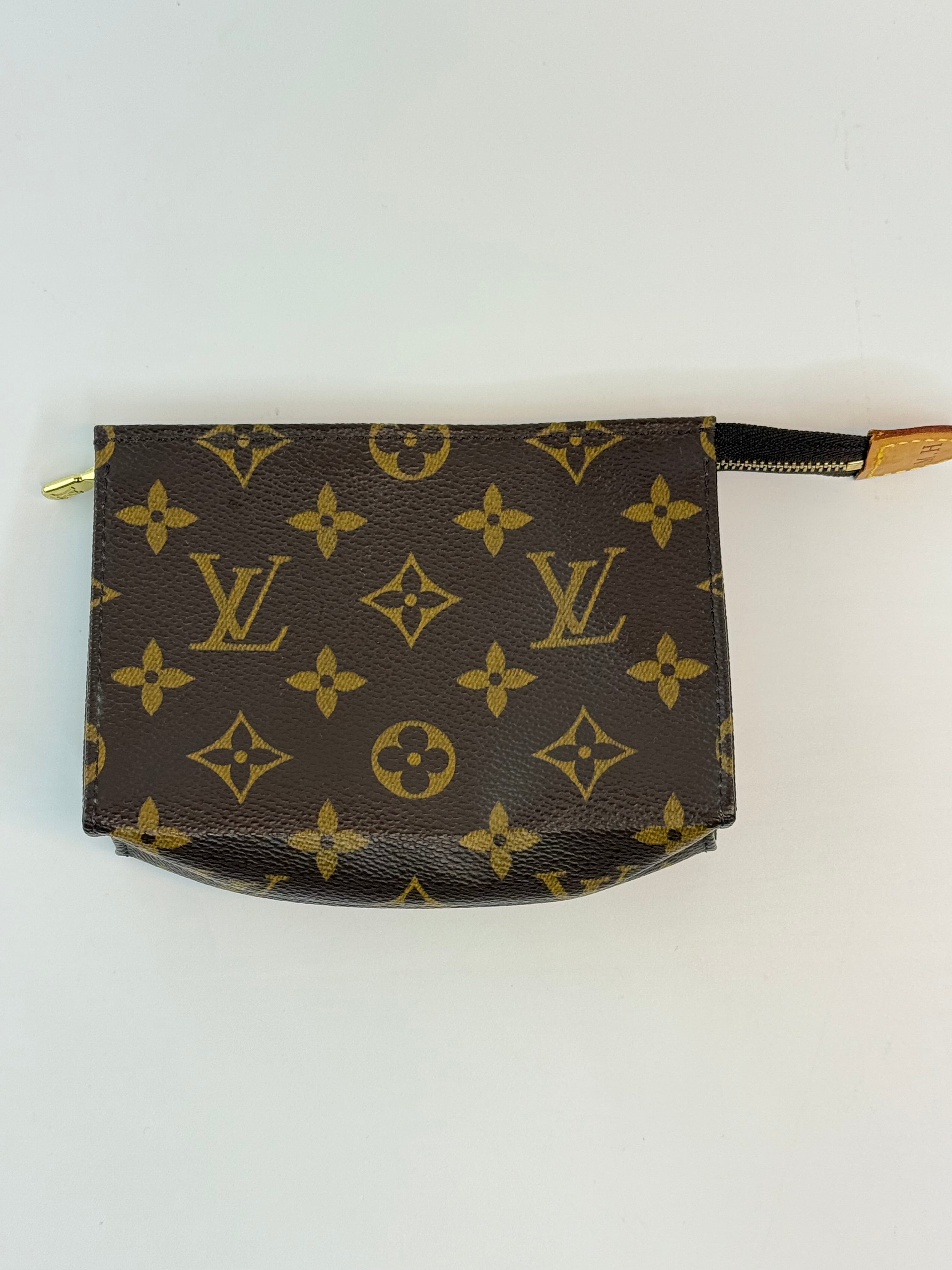 Louis Vuitton Toiletry 15