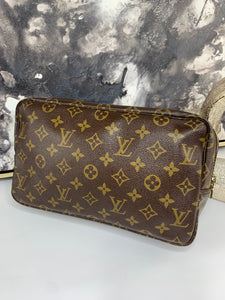 Louis Vuitton Trousse 28