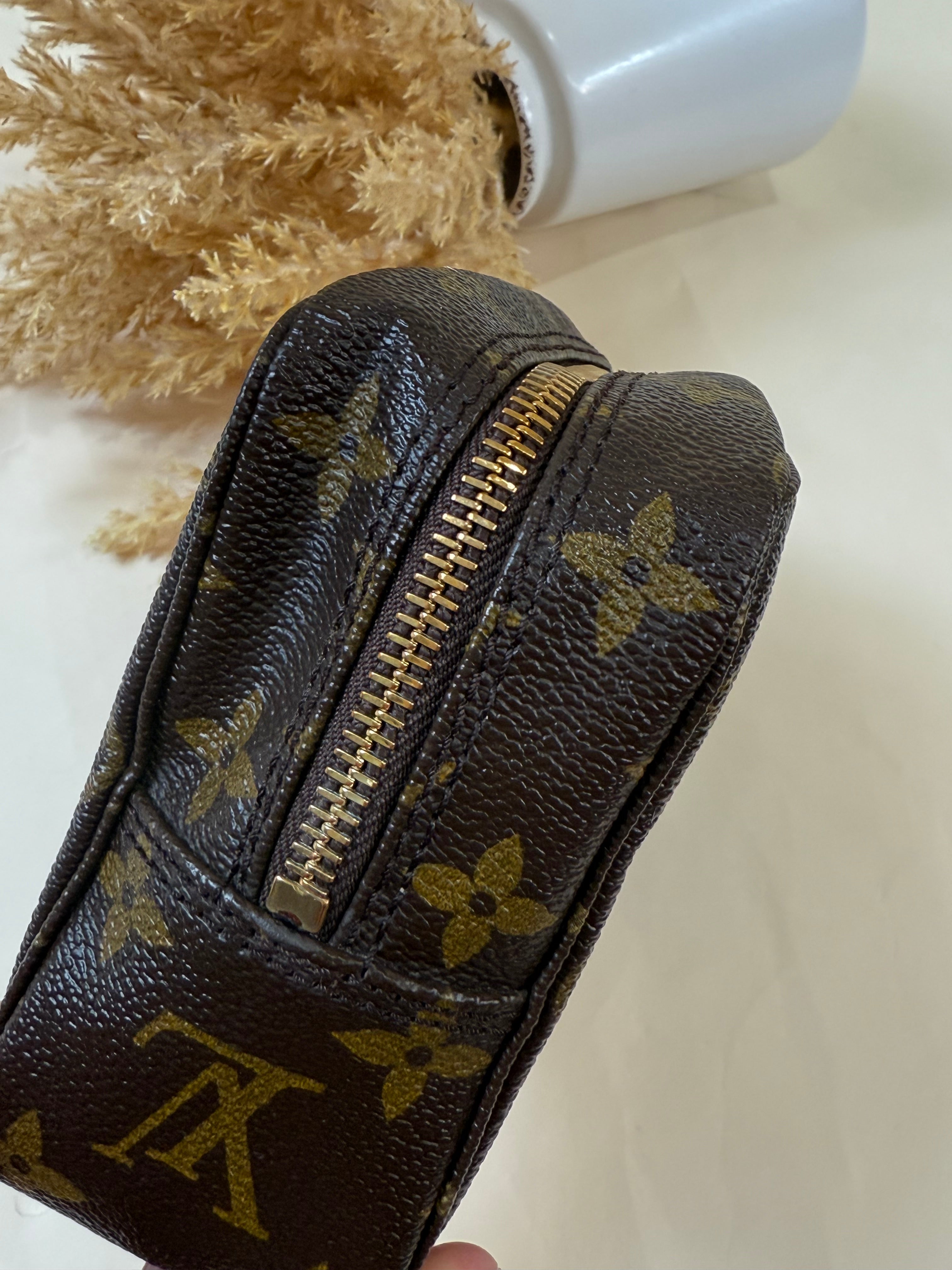 Louis Vuitton Trousse 18