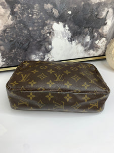 Louis Vuitton Trousse 23