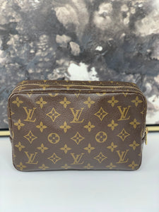 Louis Vuitton Trousse 23