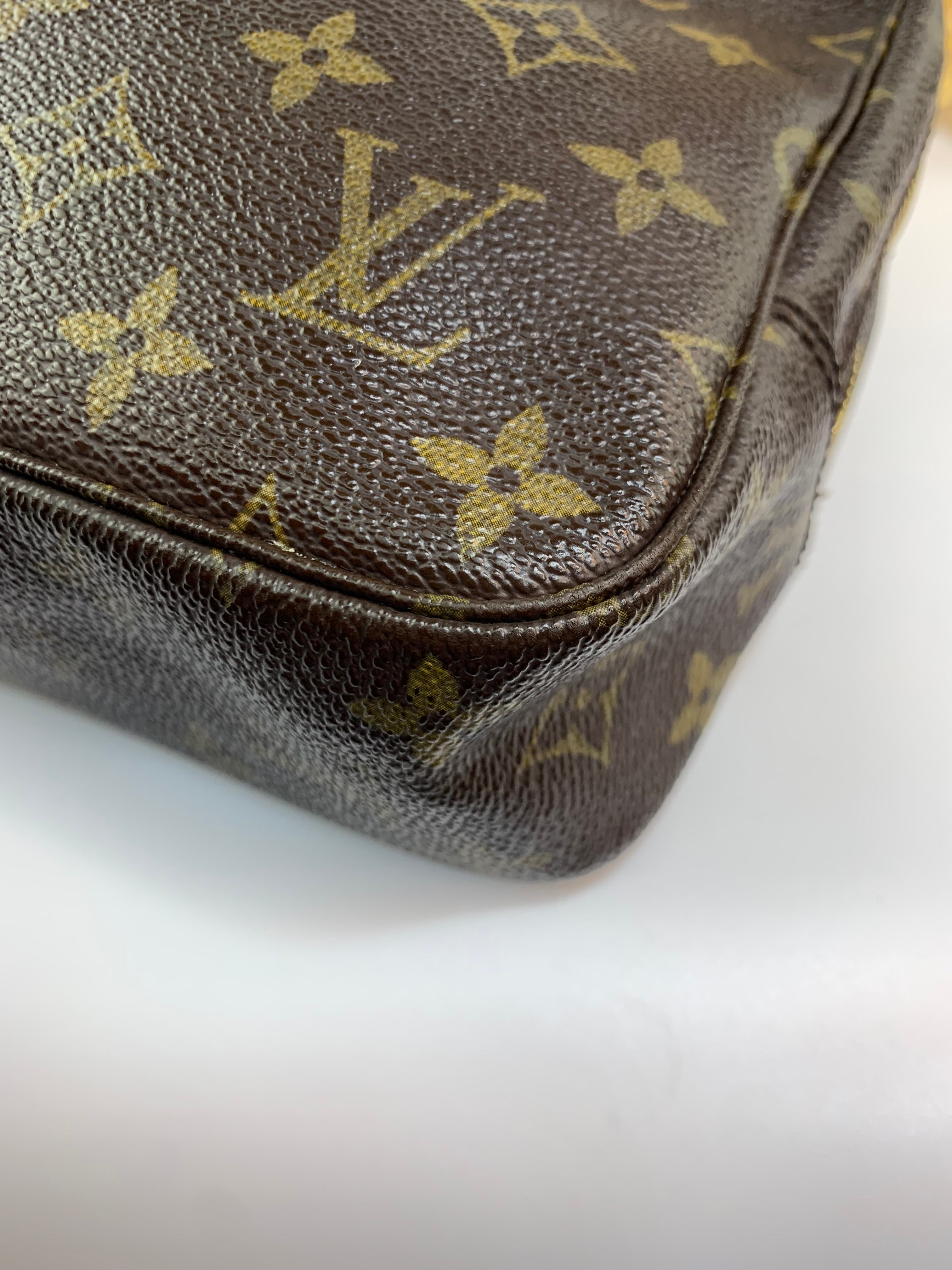 Louis Vuitton Trousse 23