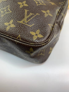 Louis Vuitton Trousse 23