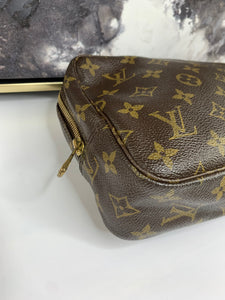 Louis Vuitton Trousse 23