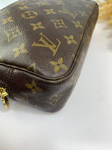 Louis Vuitton Trousse 23