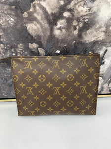 Louis Vuitton Toiletry 26