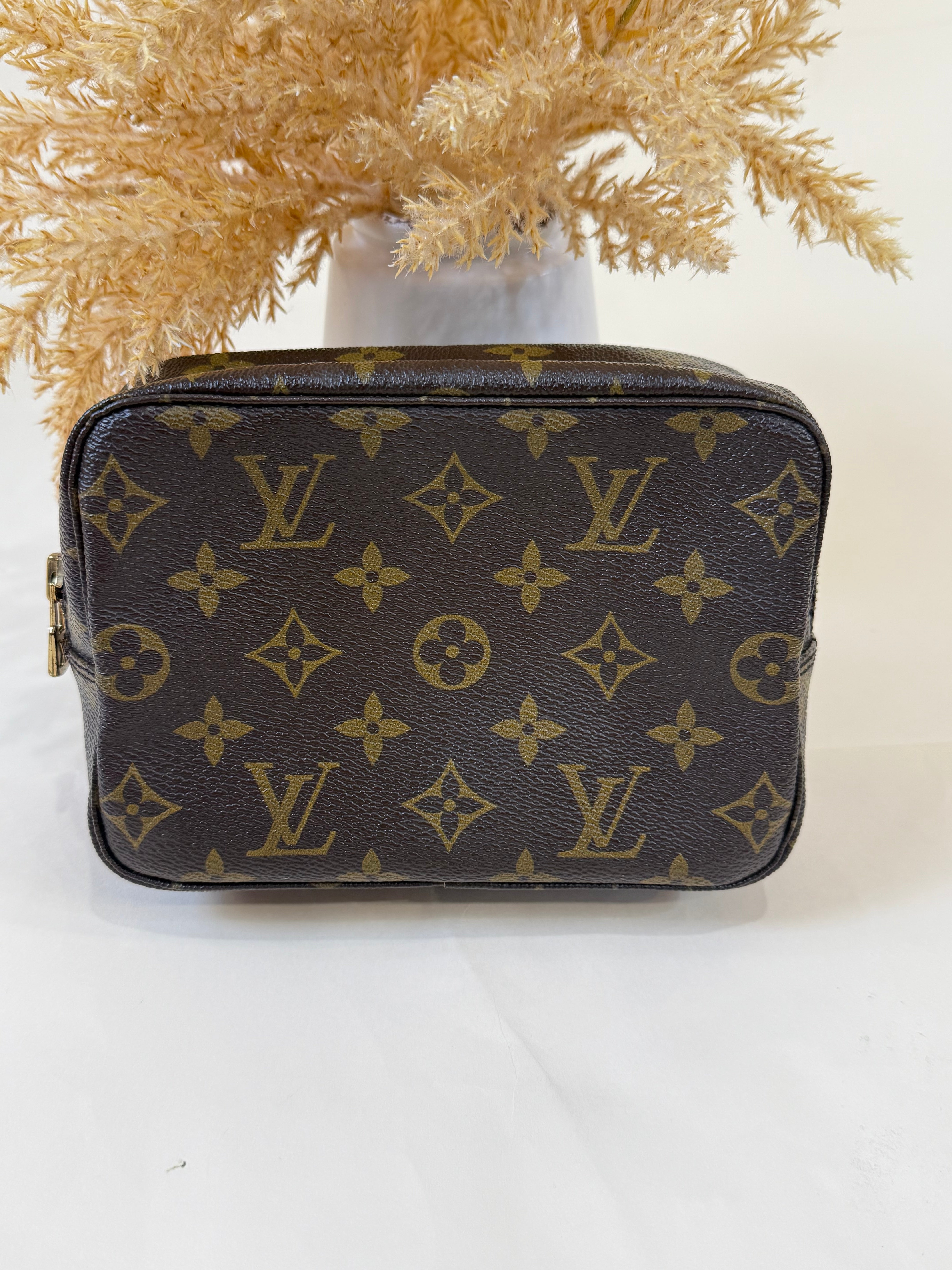 Louis Vuitton Trousse 18