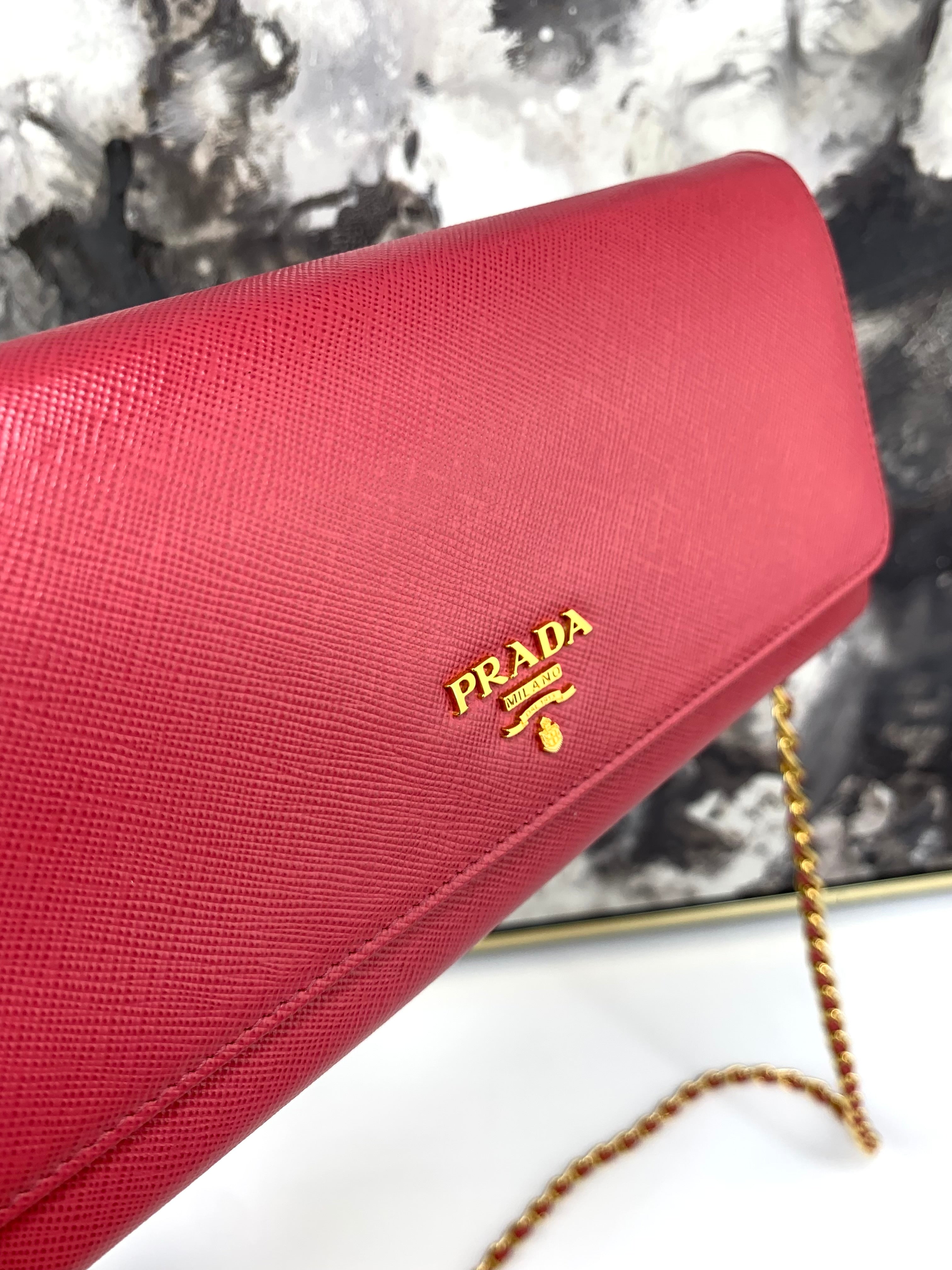 Prada Wallet on Chain