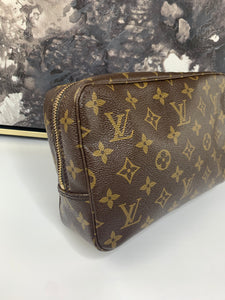 Louis Vuitton Trousse 23