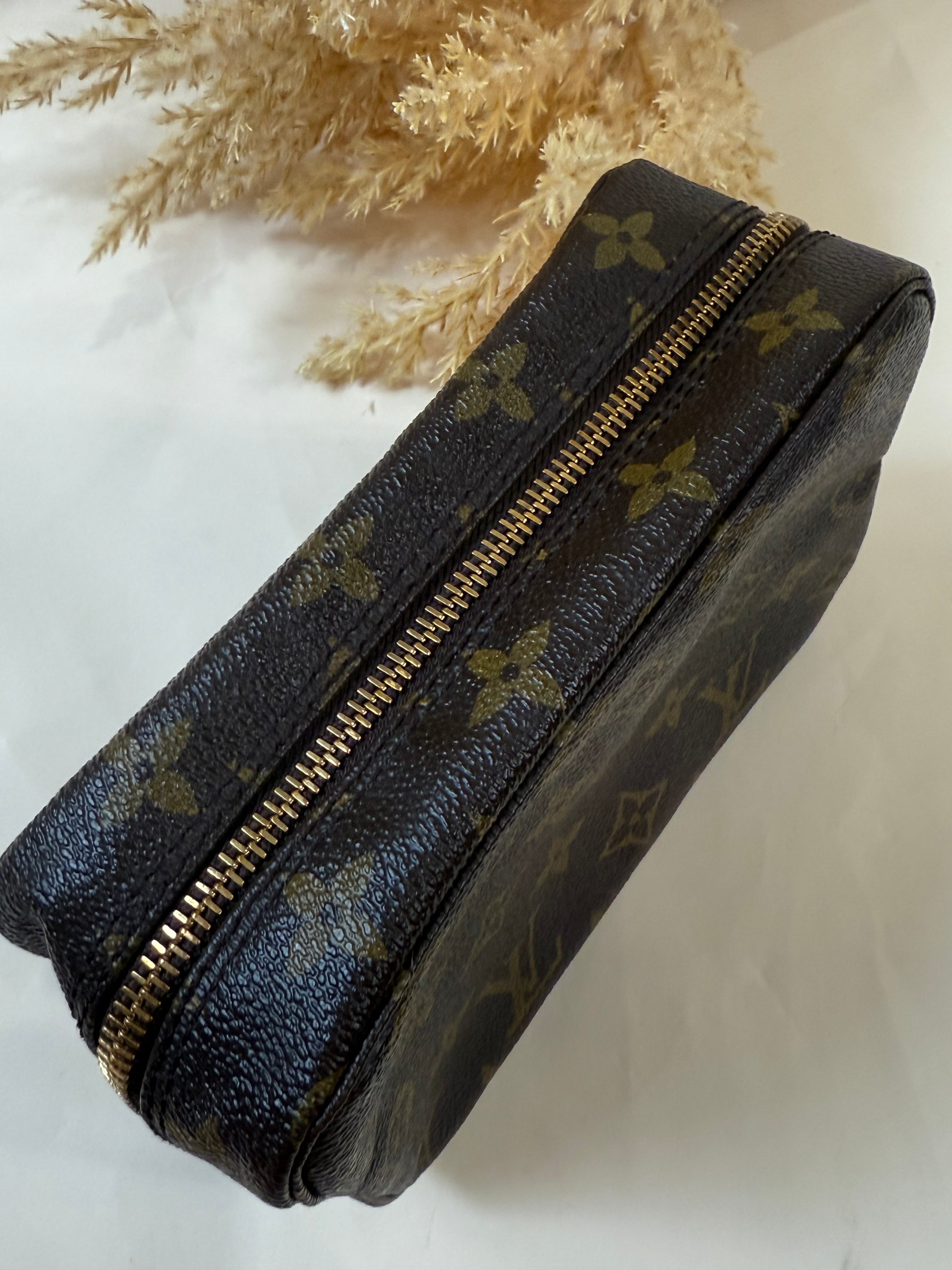 Louis Vuitton Trousse 18