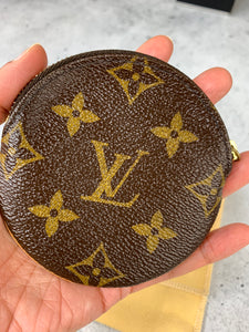 LOUIS VUITTON Reverse Monogram Bandouliere Round Coin Purse