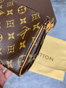 Louis Vuitton Eva Clutch/ Crossbody