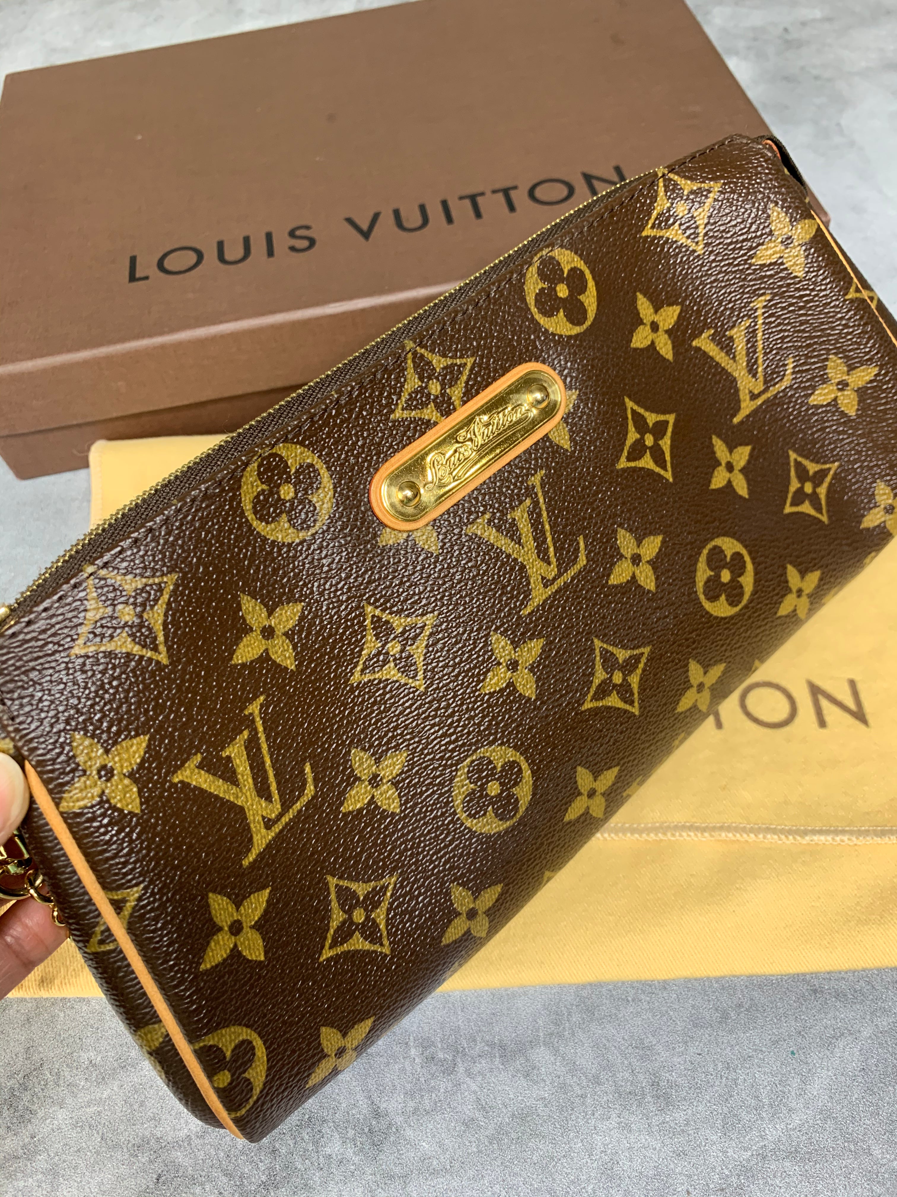 Louis Vuitton Eva Clutch/ Crossbody