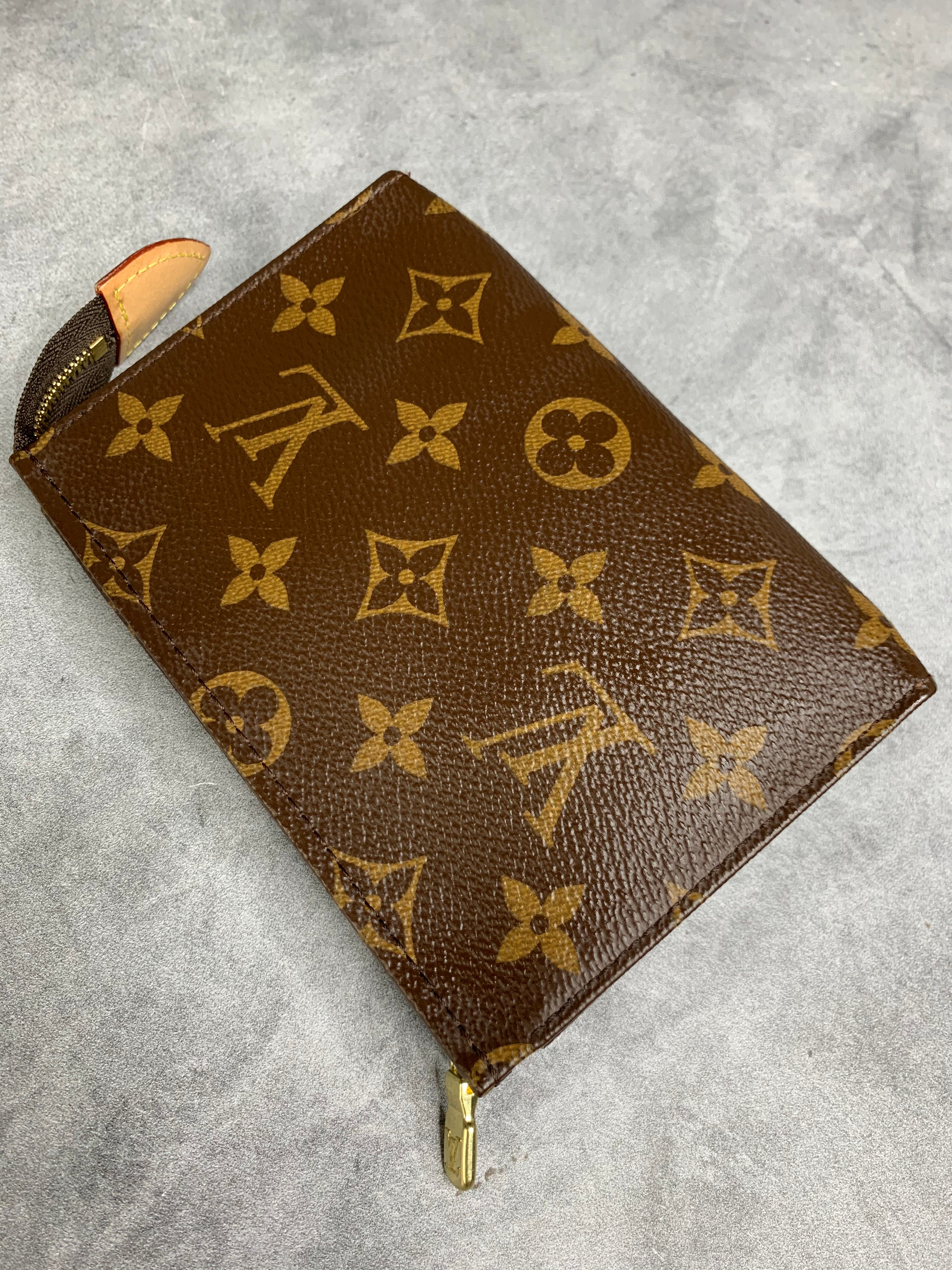 Louis Vuitton Toiletry 15