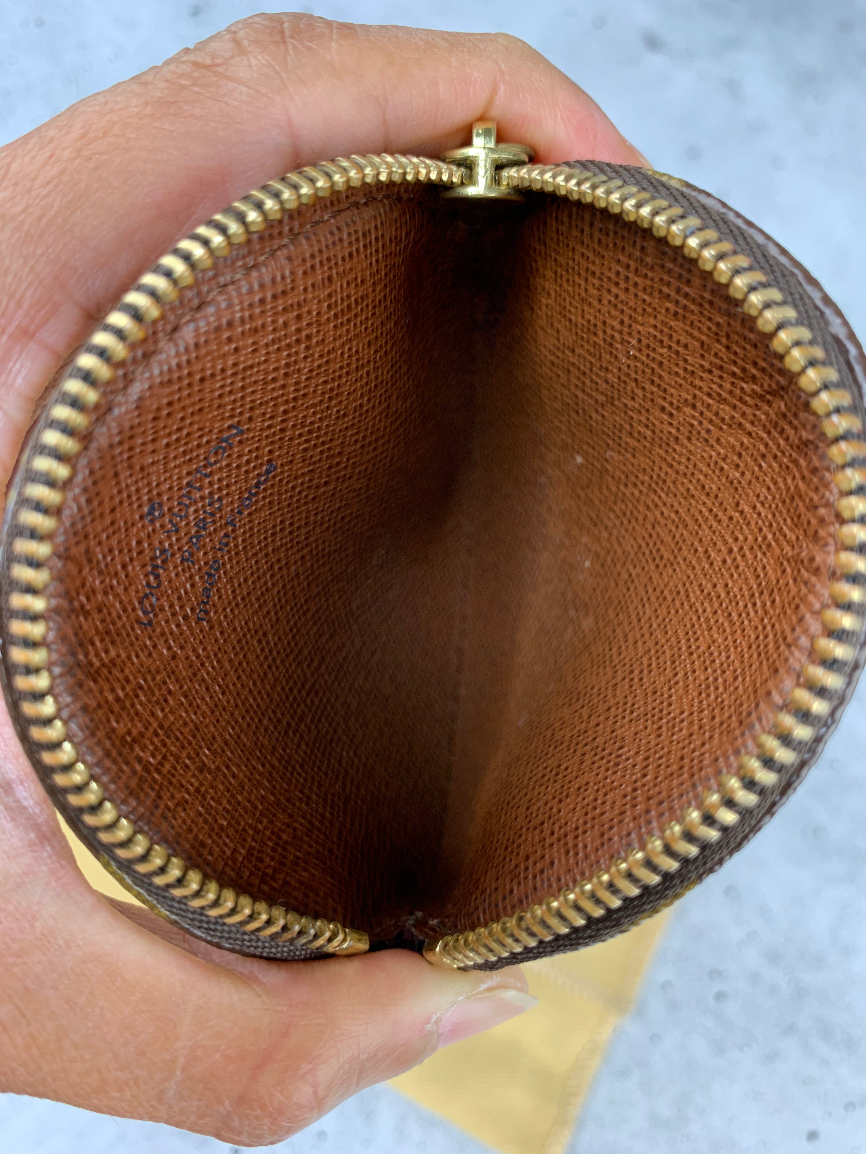 Louis Vuitton Round Coin Purse - 12 For Sale on 1stDibs  louis vuitton  coin purse round monogram brown, lv round coin purse discontinued, louis  vuitton circle coin purse