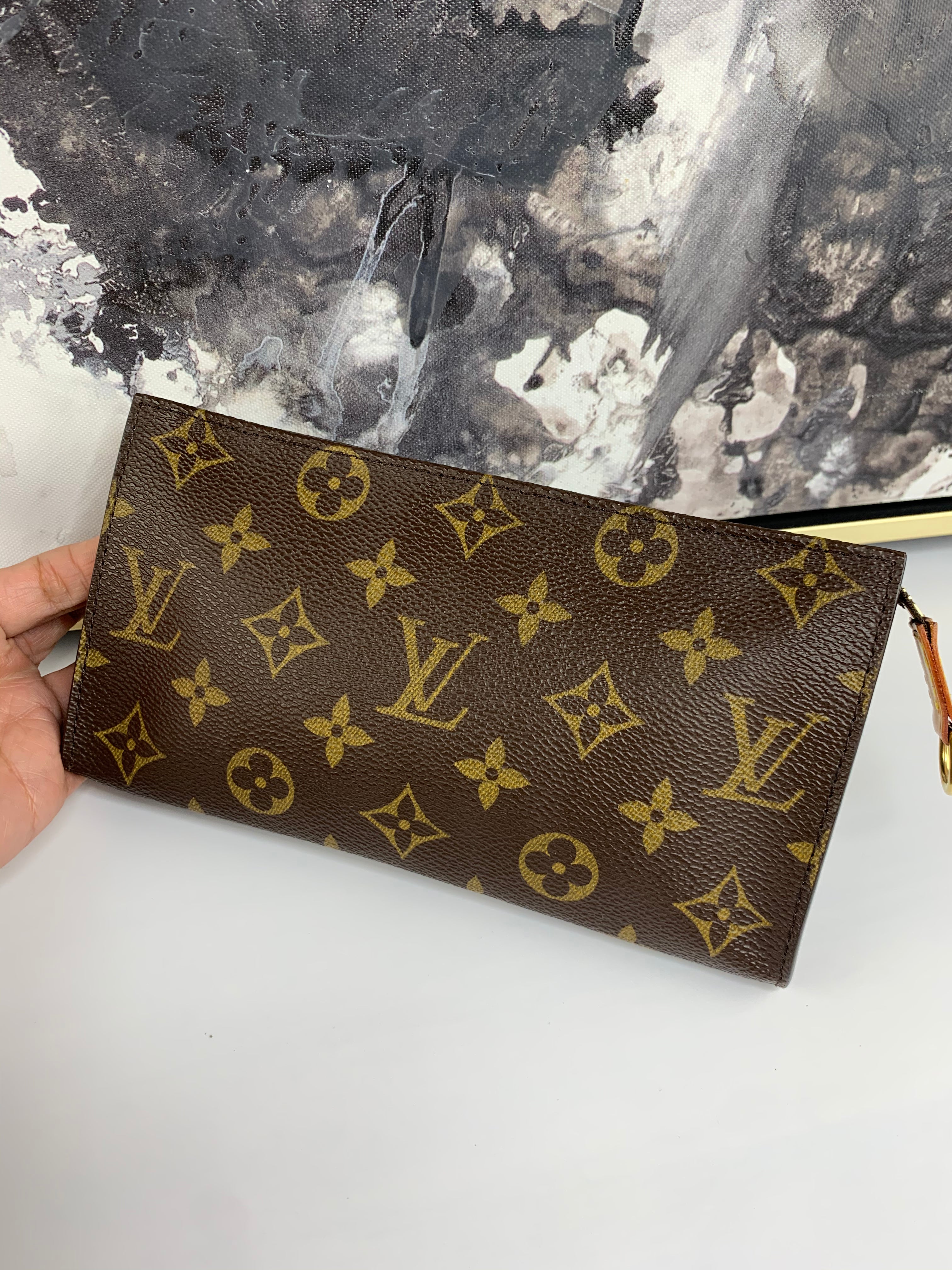 Louis Vuitton Bucket Pouch GM