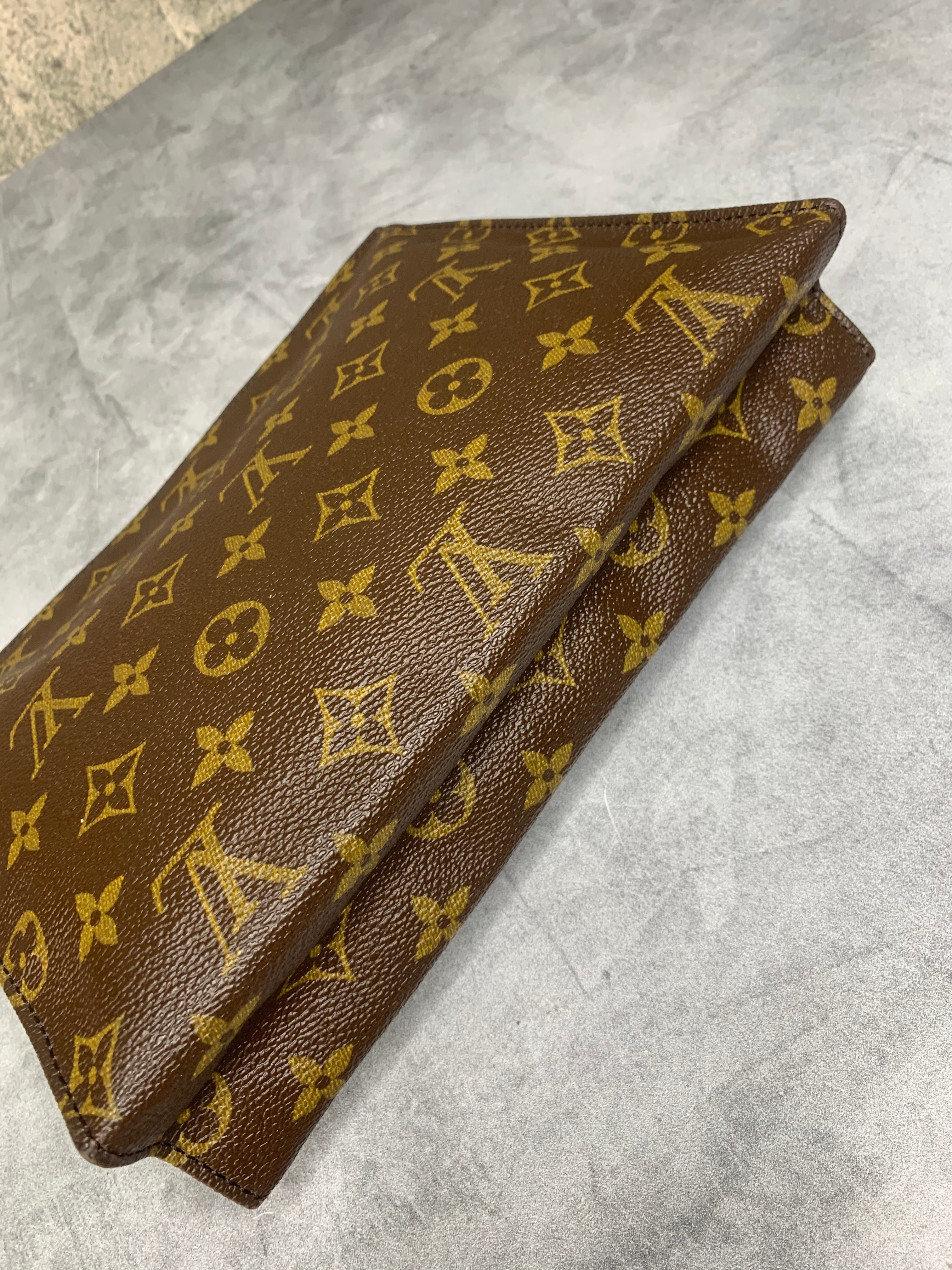 Louis Vuitton Toiletry 26