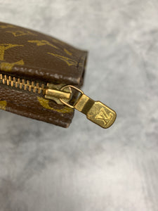 Louis Vuitton Toiletry 26