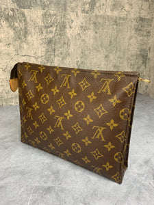 Louis Vuitton Toiletry 26