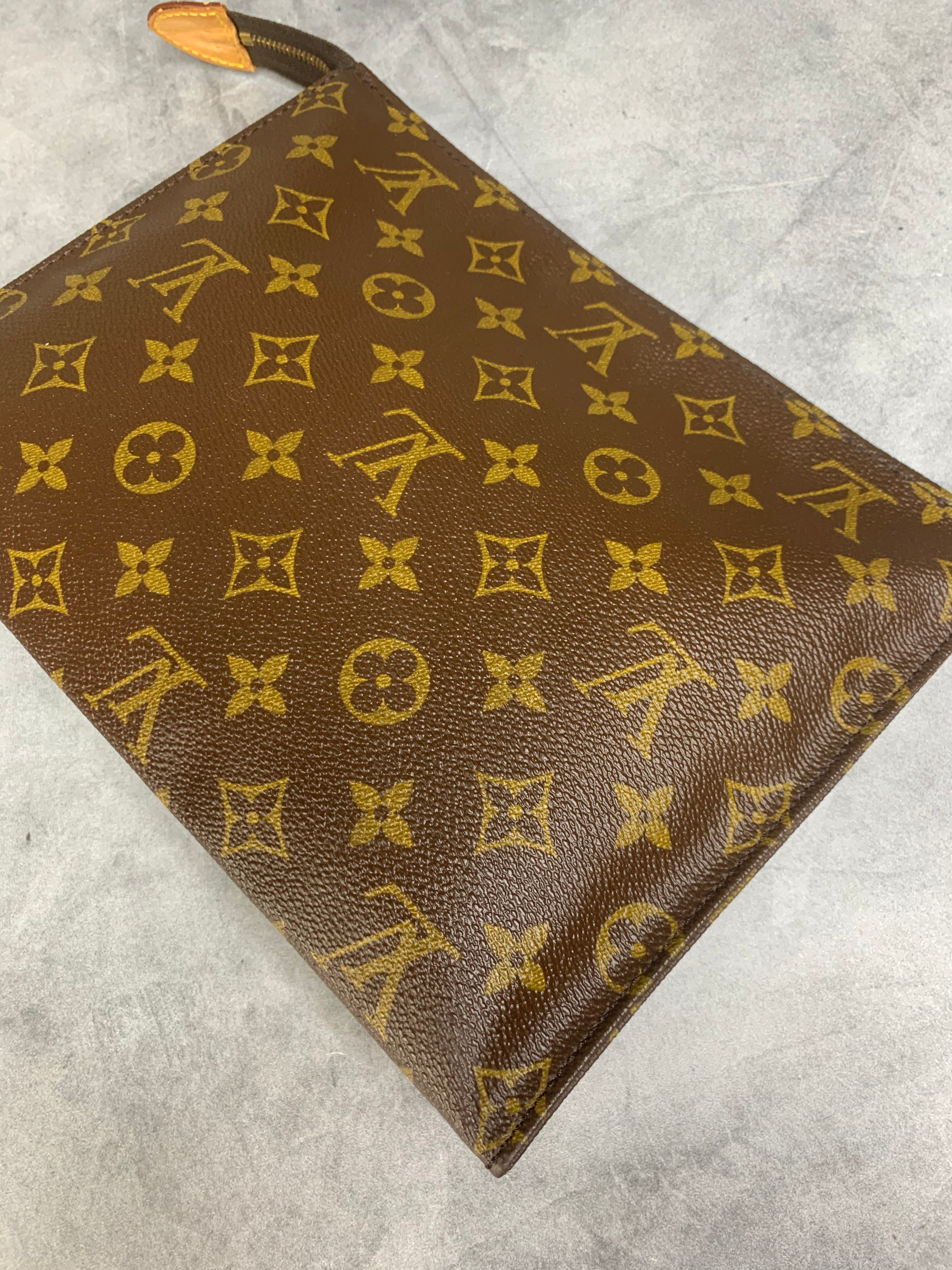 Louis Vuitton Toiletry 26