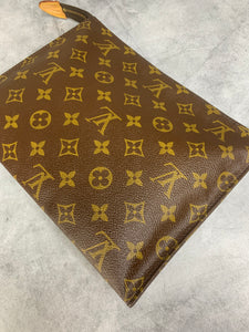 Louis Vuitton Toiletry 26