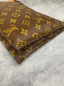 Louis Vuitton Toiletry 26