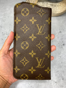 Louis Vuitton Sunglass Case MM – yourvintagelvoe