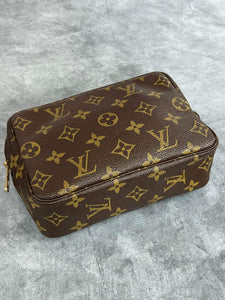 Louis Vuitton Trousse 18