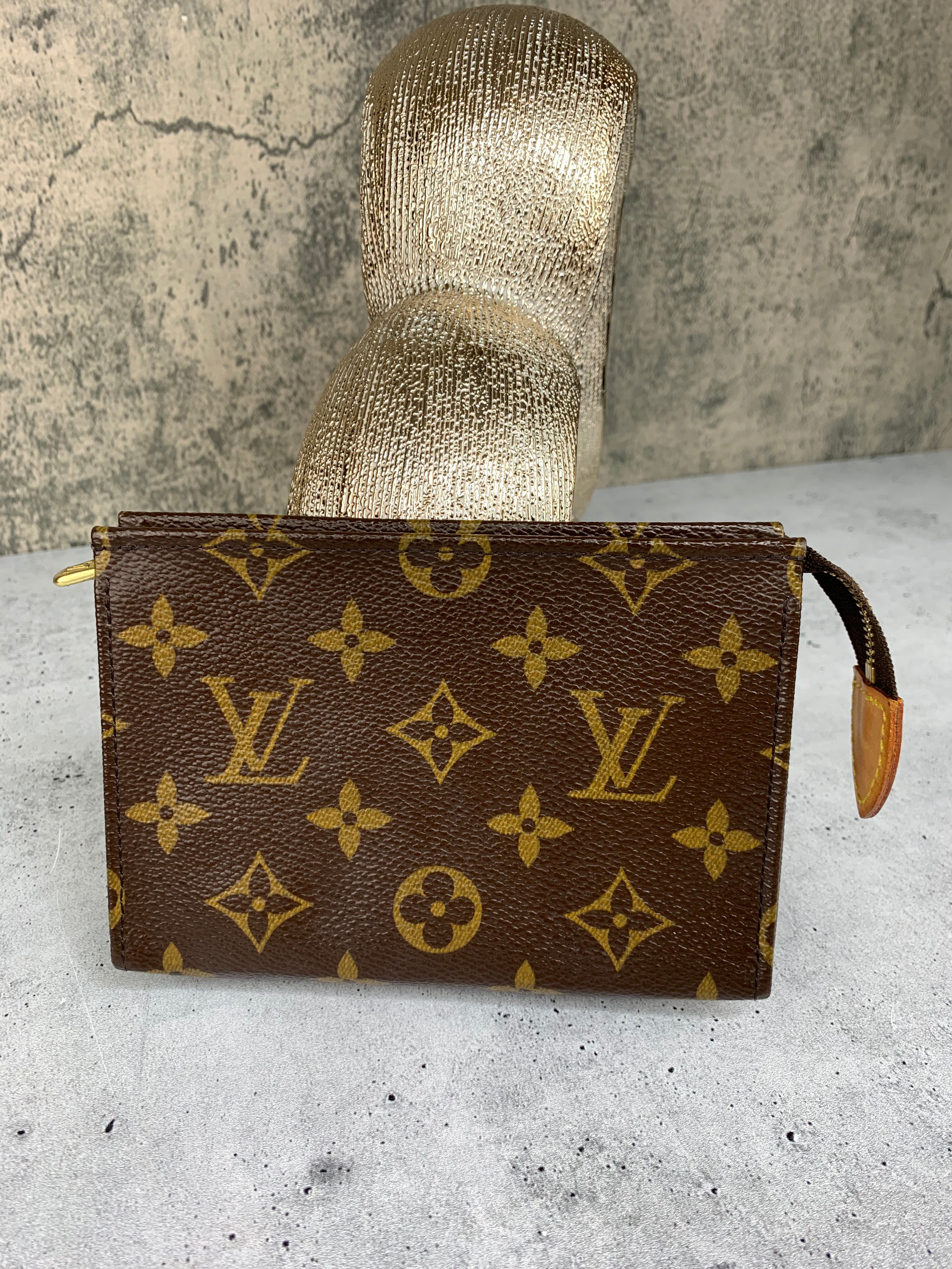 Louis Vuitton Toiletry 15