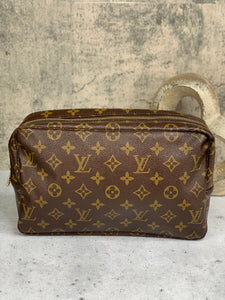 IS THE LOUIS VUITTON TROUSSE 28 TOILETRY BAG WORTH IT? -REVIEW