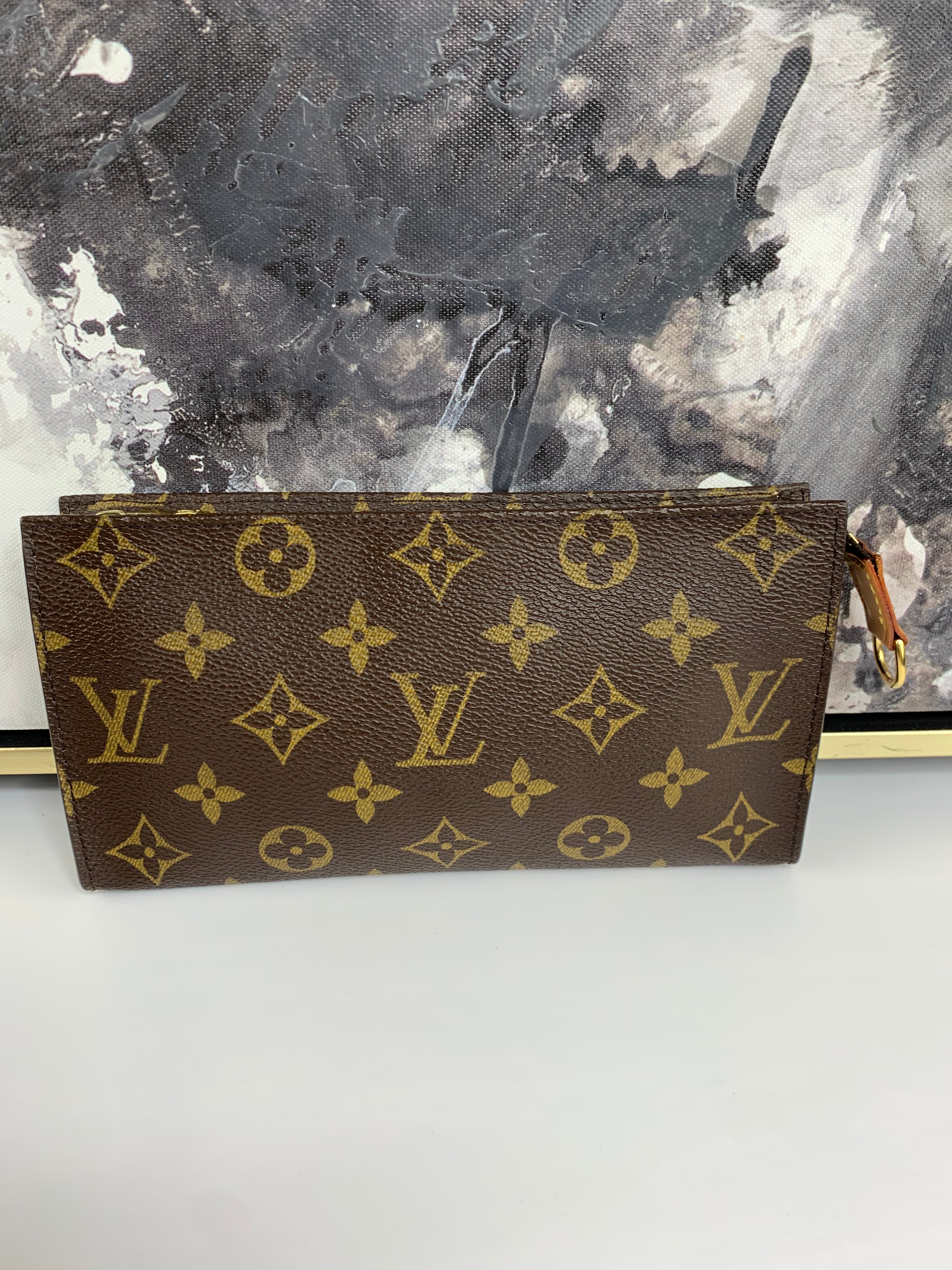 Louis Vuitton Bucket Pouch GM