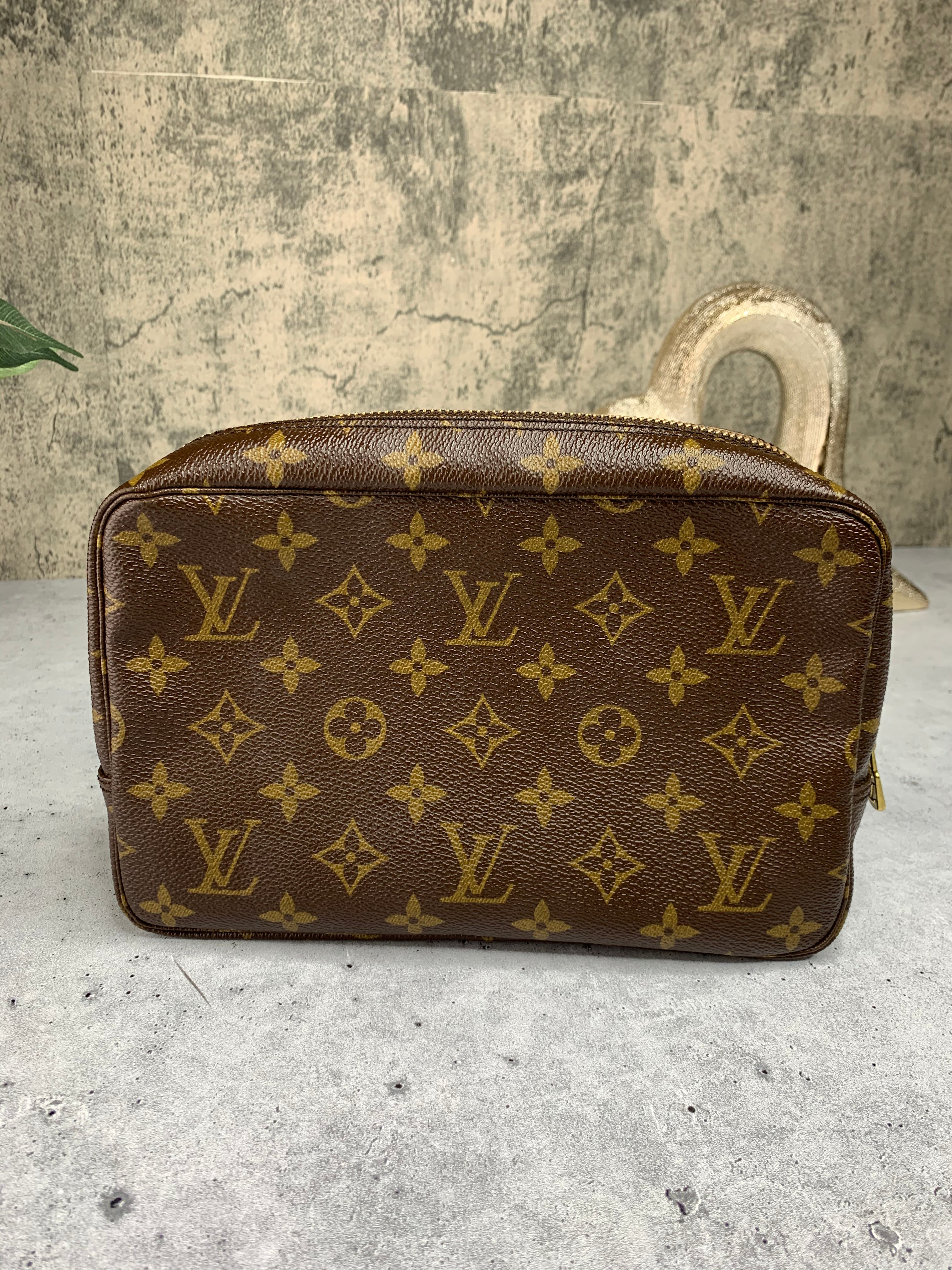 Louis Vuitton Trousse 23