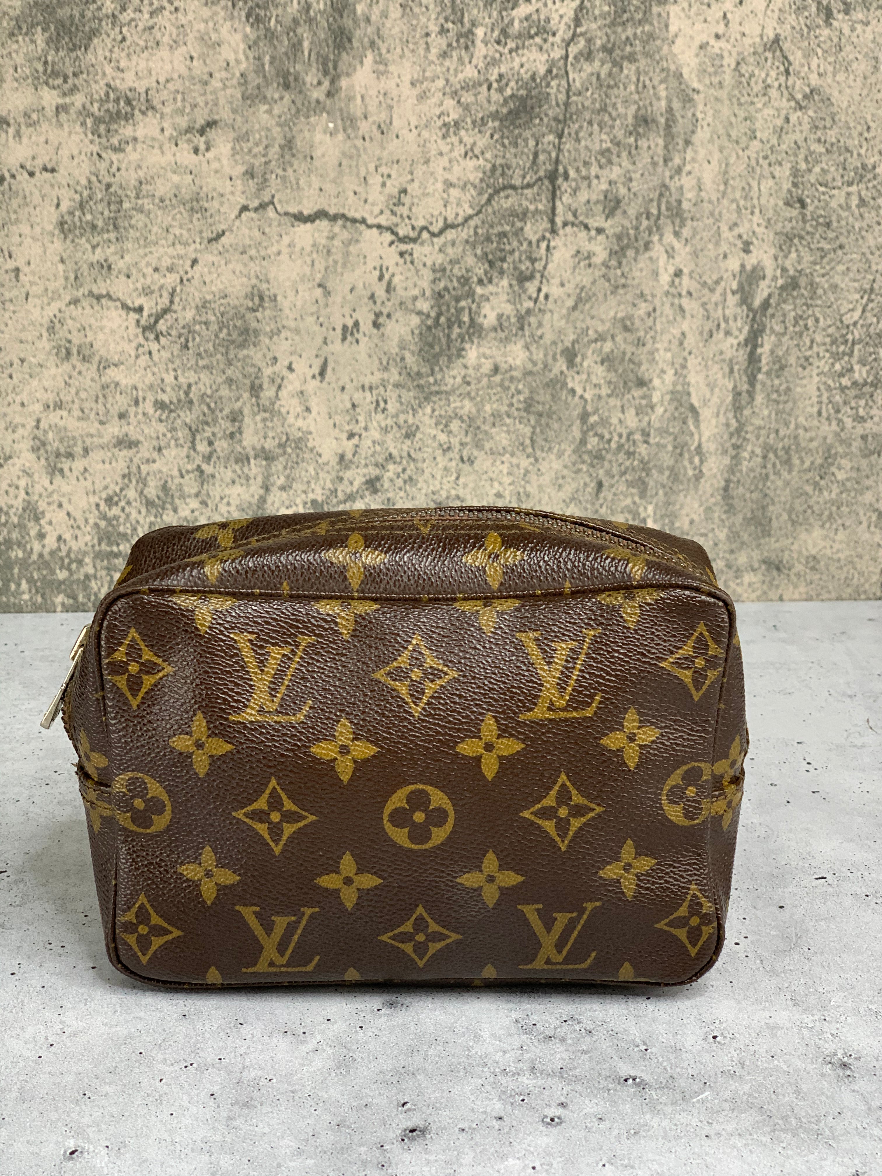 Louis Vuitton Trousse 18