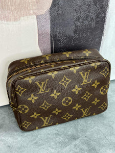 Louis Vuitton Trousse 18