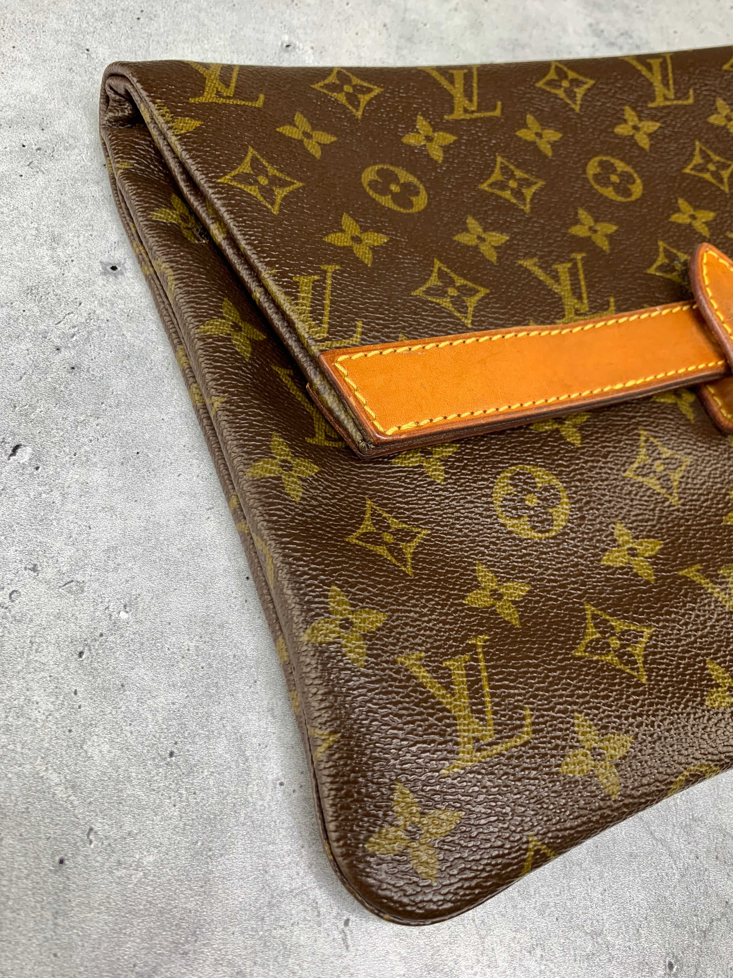 Louis Vuitton Clutch