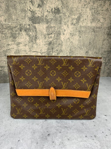 Louis Vuitton Clutch