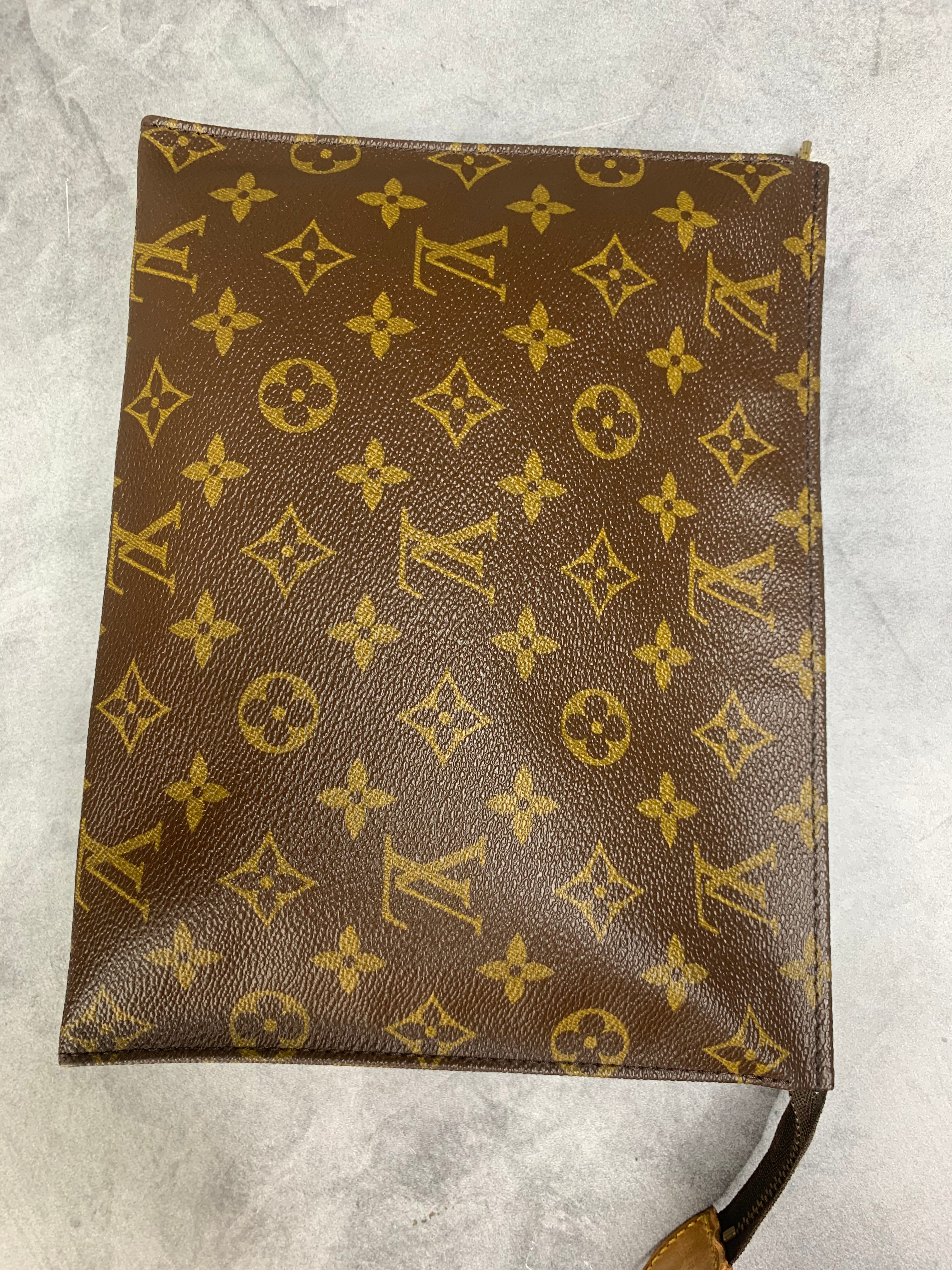 Louis Vuitton Toiletry 26