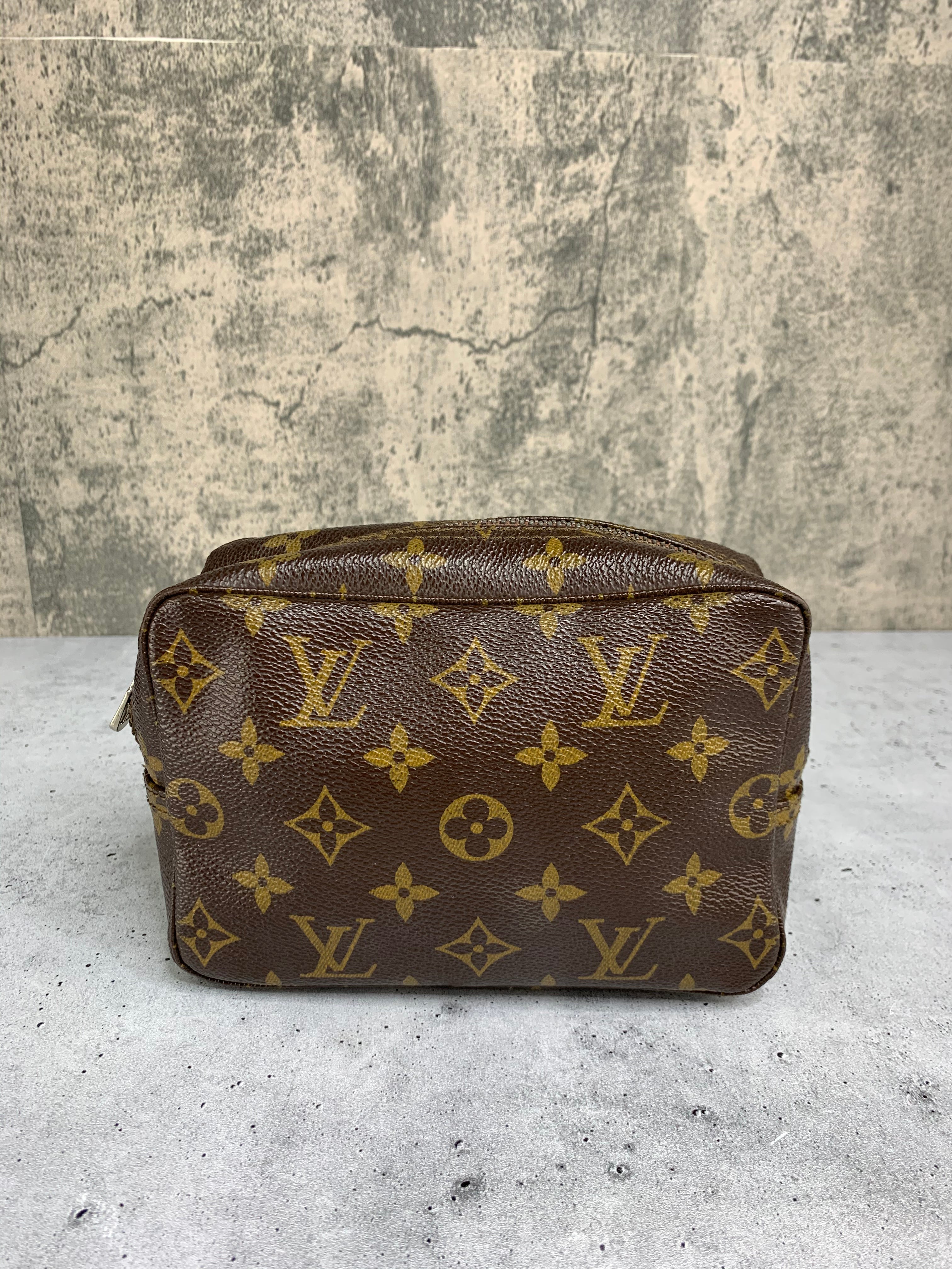 Louis Vuitton Trousse 18