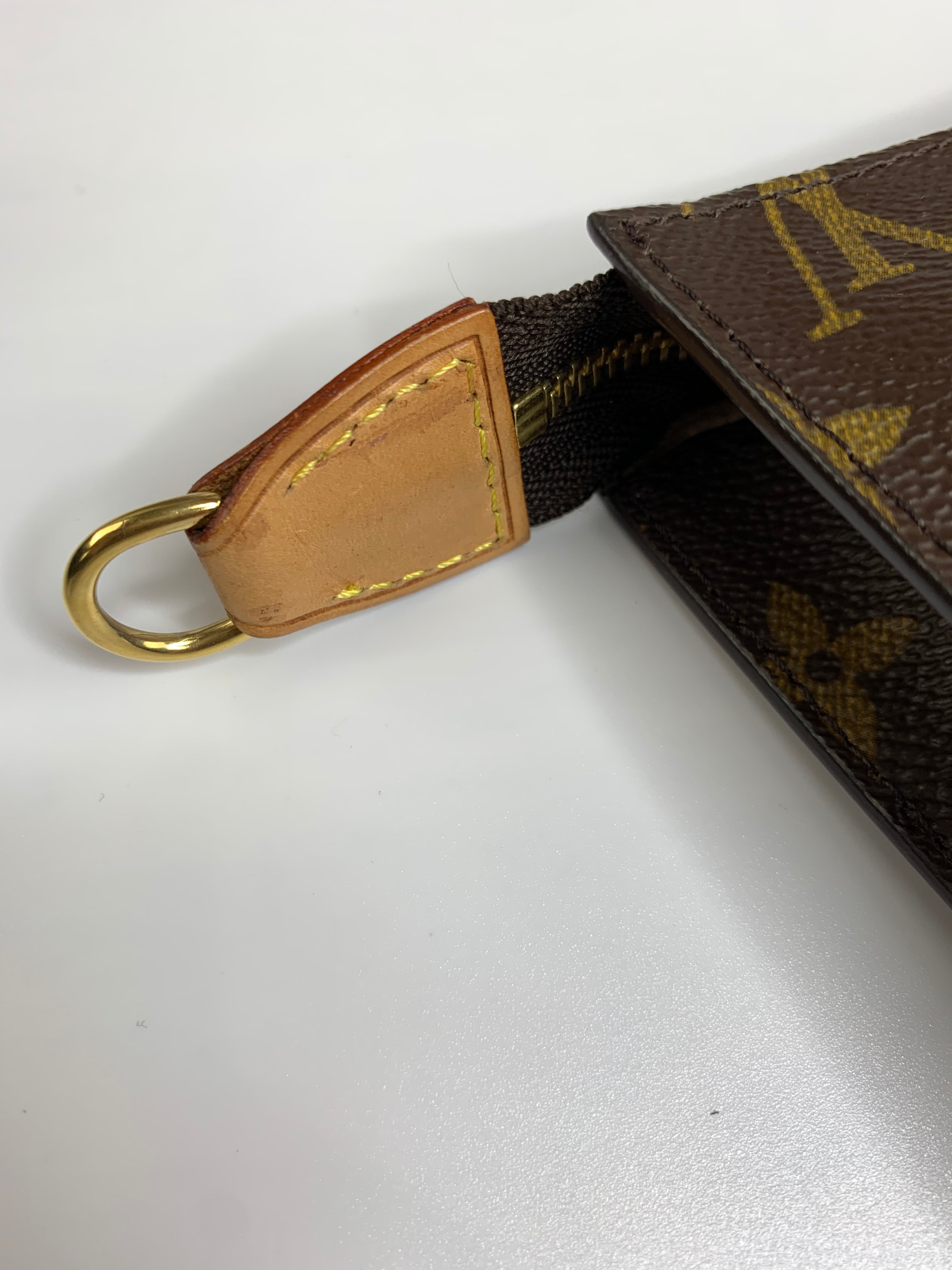 Louis Vuitton Bucket Pouch GM