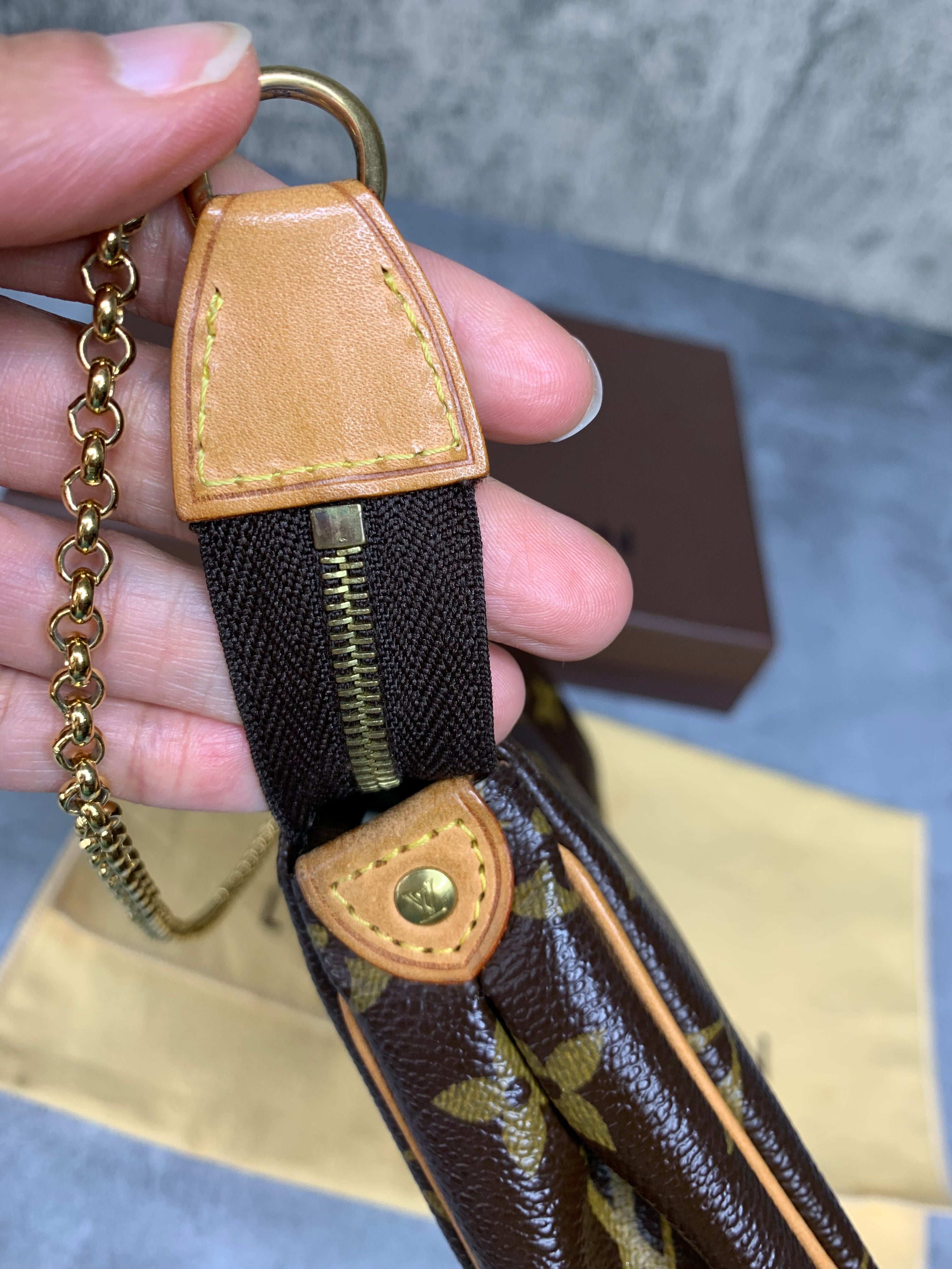 Louis Vuitton Eva Clutch/ Crossbody