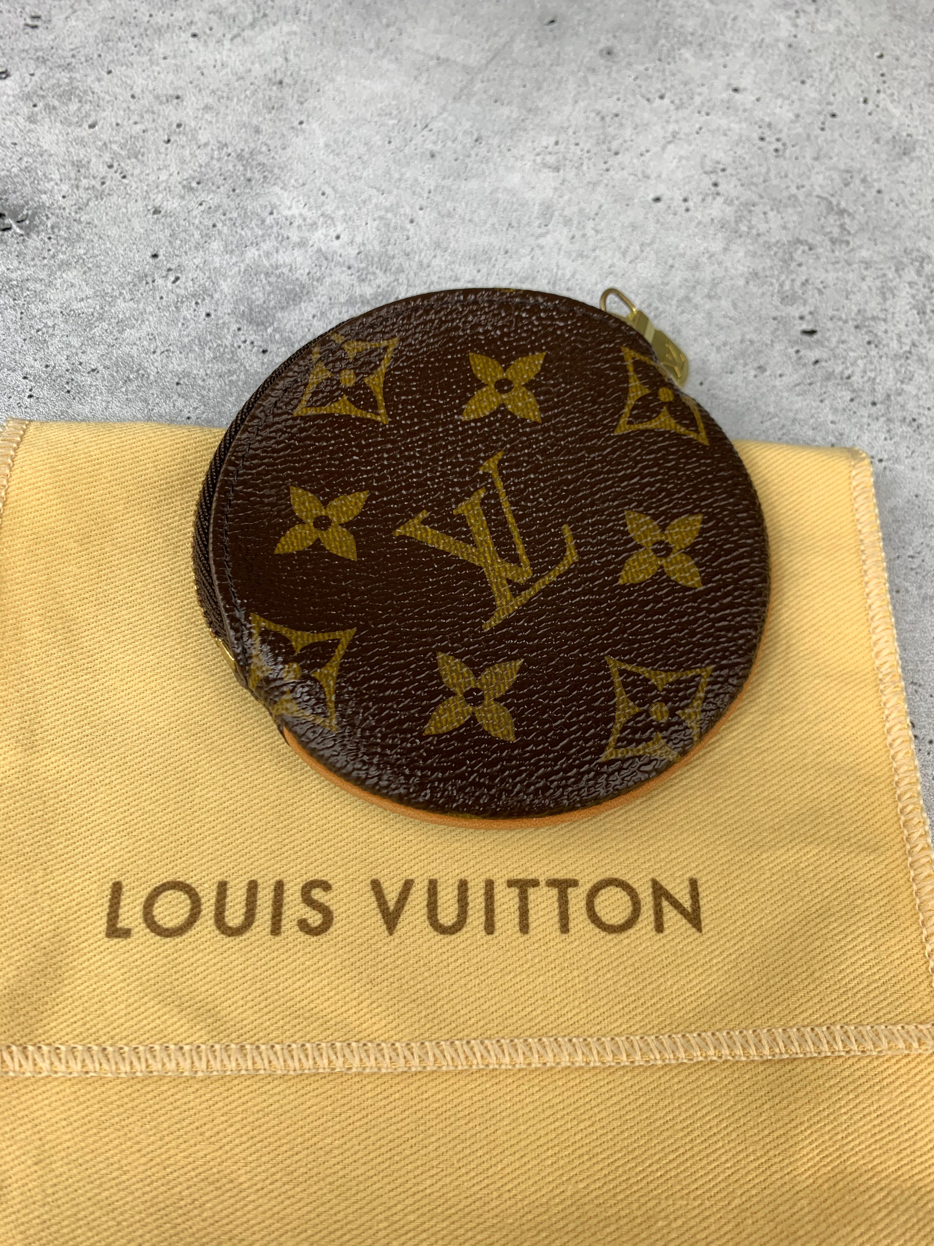 Louis Vuitton Monogram Canvas Round Coin Pouch (SHF-22814) – LuxeDH
