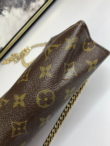 Louis Vuitton Toiletry 26