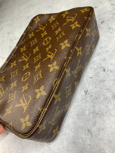 Louis Vuitton Trousse 23